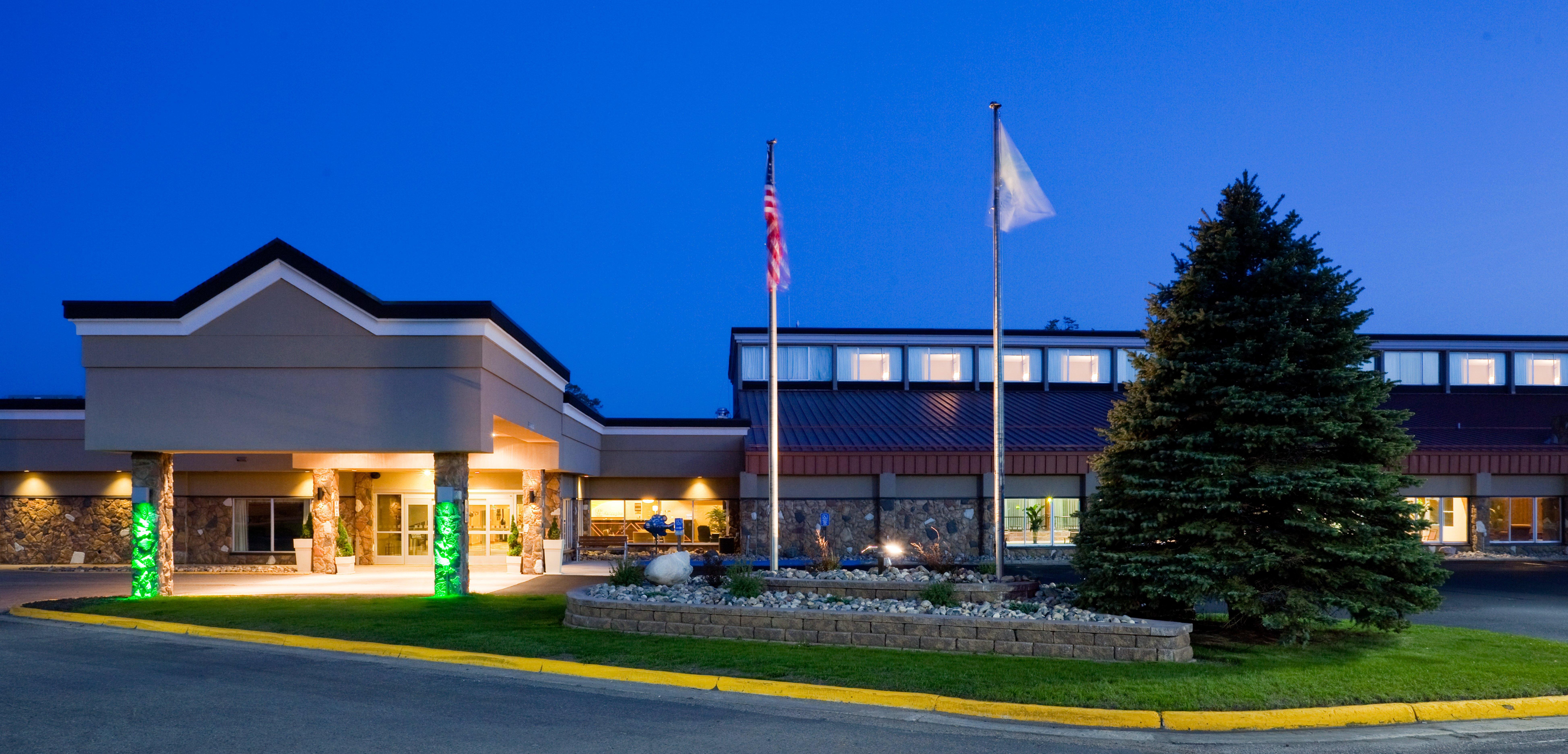 Holiday Inn Detroit Lakes By Ihg Bagian luar foto